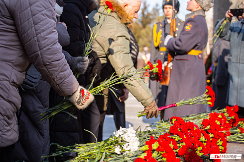 Возложение цветов в честь Дня Защитника Отечества 2025