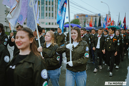 И в дождь, и в слякоть на посту! 