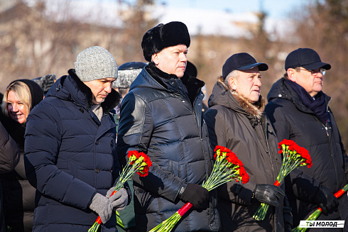 Возложение цветов в честь Дня Защитника Отечества 2025