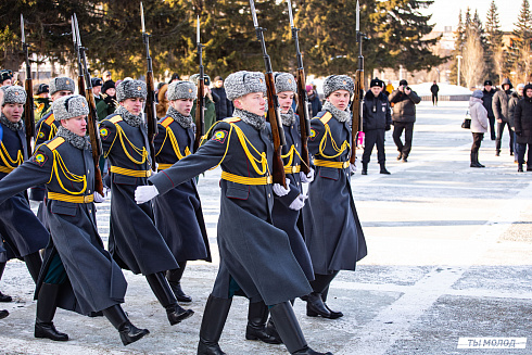 Возложение цветов в честь Дня Защитника Отечества 2025