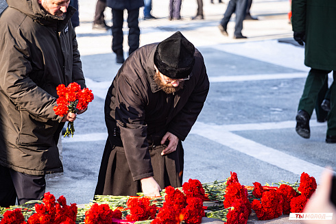 Возложение цветов в честь Дня Защитника Отечества 2025