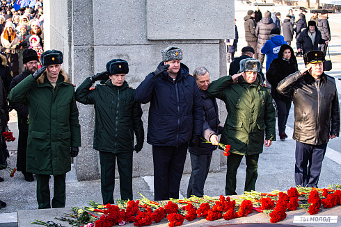 Возложение цветов в честь Дня Защитника Отечества 2025