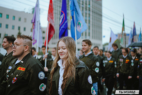 И в дождь, и в слякоть на посту! 