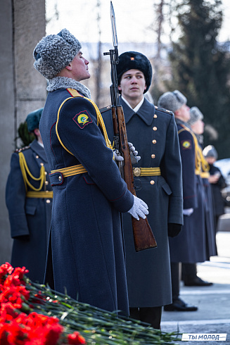 Возложение цветов в честь Дня Защитника Отечества 2025