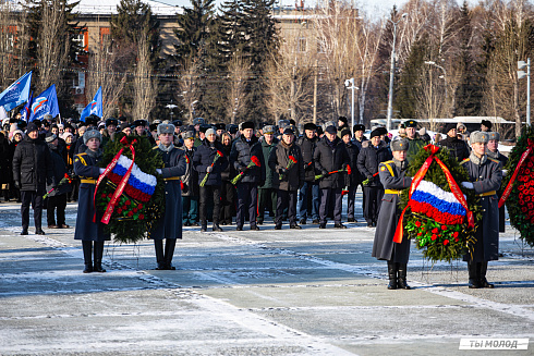 Возложение цветов в честь Дня Защитника Отечества 2025