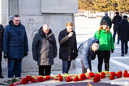 Возложение цветов в честь Дня Защитника Отечества 2025