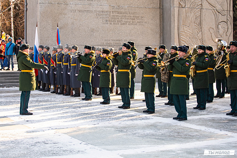 Возложение цветов в честь Дня Защитника Отечества 2025