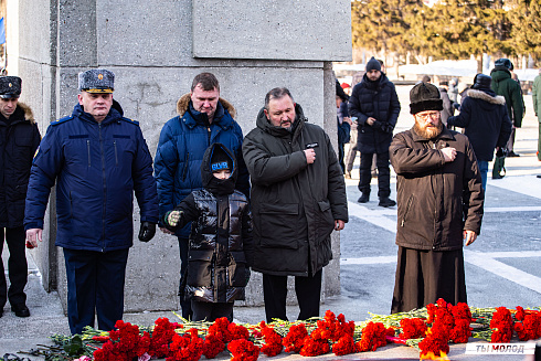 Возложение цветов в честь Дня Защитника Отечества 2025