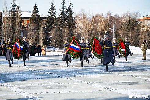 Возложение цветов в честь Дня Защитника Отечества 2025