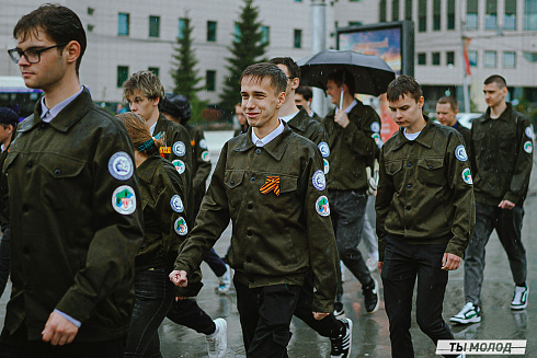 И в дождь, и в слякоть на посту! 