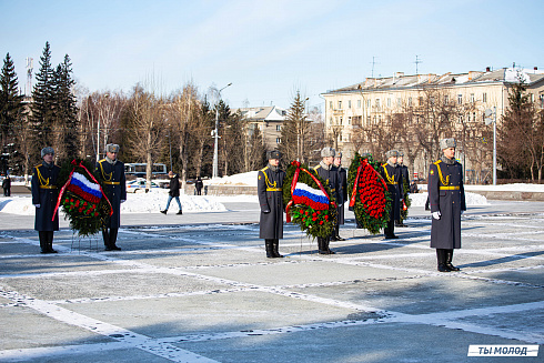 Возложение цветов в честь Дня Защитника Отечества 2025