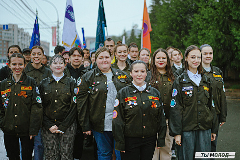 И в дождь, и в слякоть на посту! 