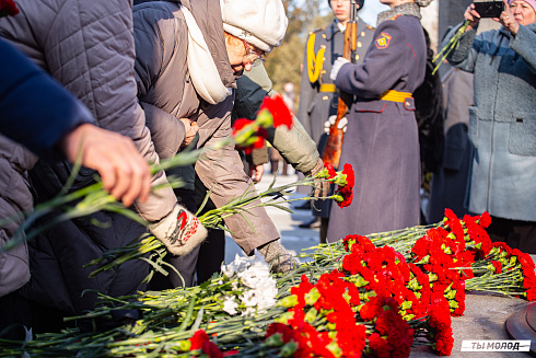 Возложение цветов в честь Дня Защитника Отечества 2025