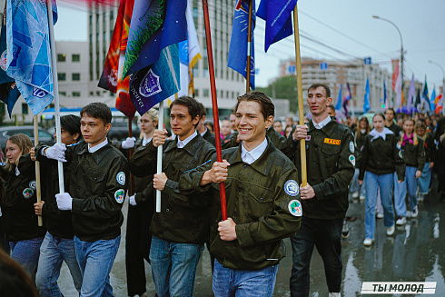 И в дождь, и в слякоть на посту! 