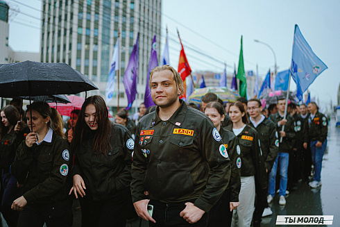 И в дождь, и в слякоть на посту! 