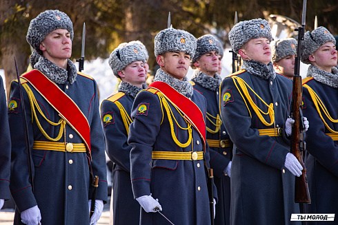 Возложение цветов в честь Дня Защитника Отечества 2025