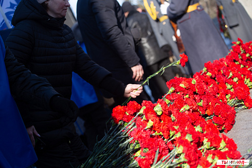 Возложение цветов в честь Дня Защитника Отечества 2025
