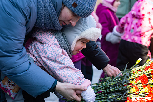 Возложение цветов в честь Дня Защитника Отечества 2025