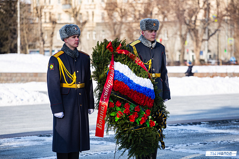 Возложение цветов в честь Дня Защитника Отечества 2025