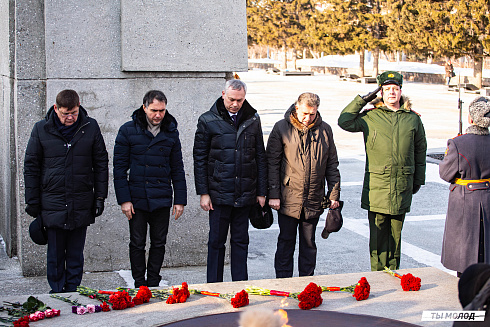 Возложение цветов в честь Дня Защитника Отечества 2025