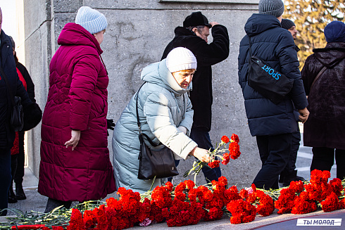 Возложение цветов в честь Дня Защитника Отечества 2025
