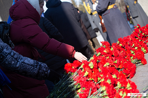Возложение цветов в честь Дня Защитника Отечества 2025