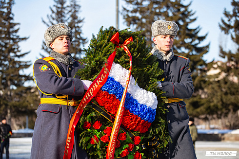 Возложение цветов в честь Дня Защитника Отечества 2025