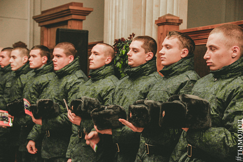 15 призывников из Новосибирской области отправились служить в Президентский полк