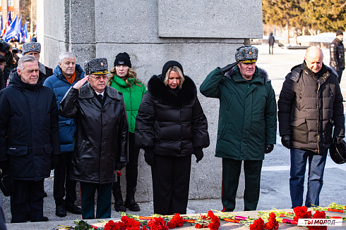 Возложение цветов в честь Дня Защитника Отечества 2025