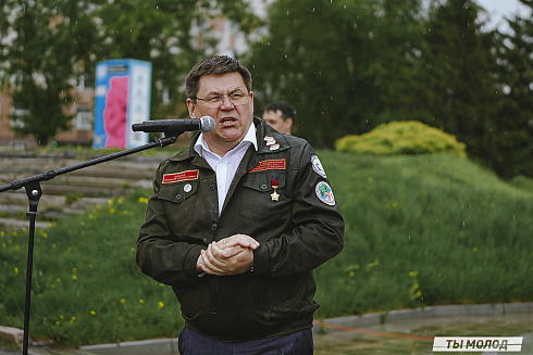 И в дождь, и в слякоть на посту! 