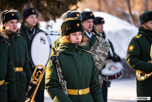Возложение цветов в честь Дня Защитника Отечества 2025