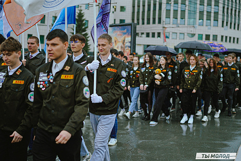 И в дождь, и в слякоть на посту! 
