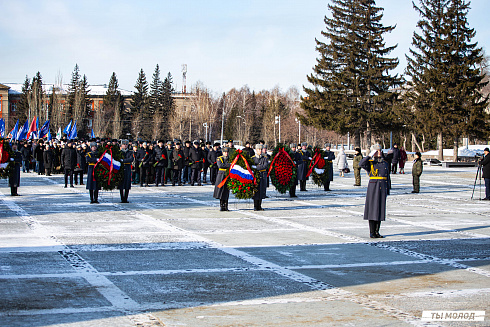 Возложение цветов в честь Дня Защитника Отечества 2025