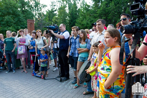 Hip-hop-джем под африканские барабаны