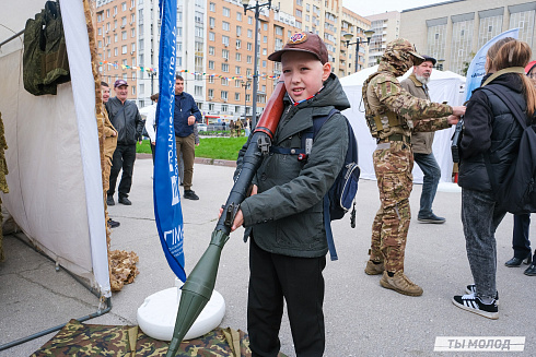 Передвижная выставка трофейной техники НАТО «Сила V Правде – Гордость и Победа»
