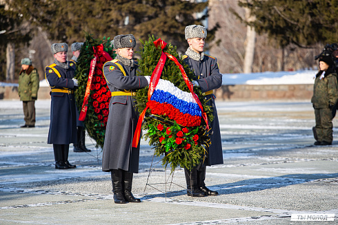 Возложение цветов в честь Дня Защитника Отечества 2025
