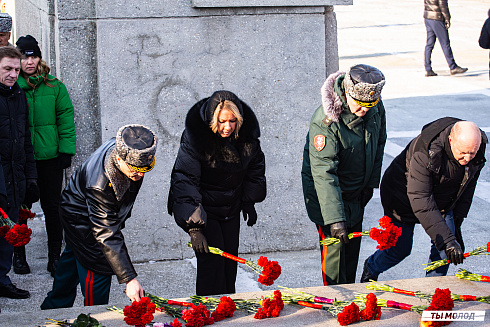 Возложение цветов в честь Дня Защитника Отечества 2025