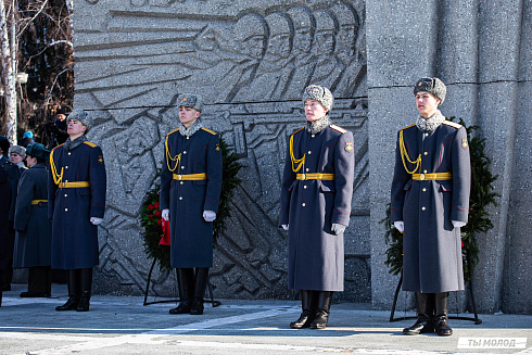 Возложение цветов в честь Дня Защитника Отечества 2025