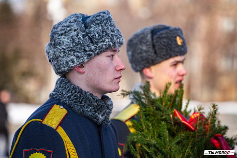Возложение цветов в честь Дня Защитника Отечества 2025