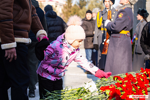 Возложение цветов в честь Дня Защитника Отечества 2025