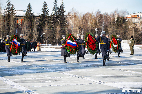 Возложение цветов в честь Дня Защитника Отечества 2025