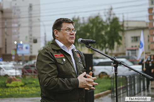 И в дождь, и в слякоть на посту! 