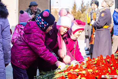 Возложение цветов в честь Дня Защитника Отечества 2025