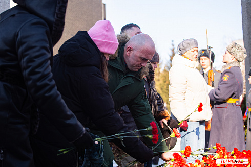 Возложение цветов в честь Дня Защитника Отечества 2025