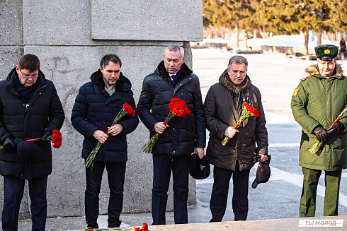 Возложение цветов в честь Дня Защитника Отечества 2025
