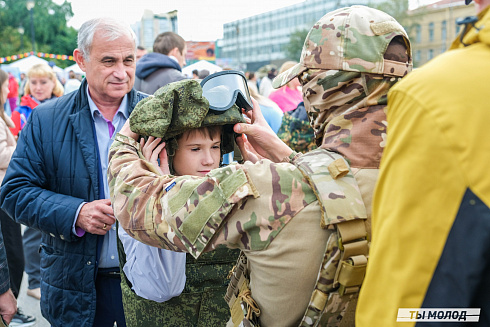 Передвижная выставка трофейной техники НАТО «Сила V Правде – Гордость и Победа»