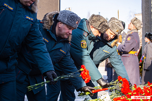 Возложение цветов в честь Дня Защитника Отечества 2025