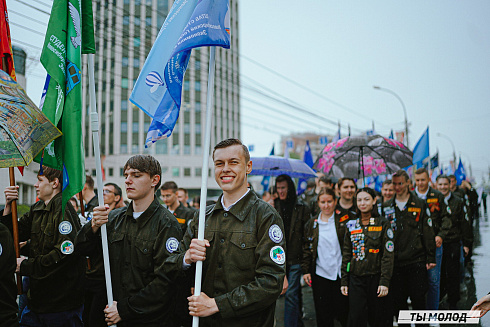 И в дождь, и в слякоть на посту! 