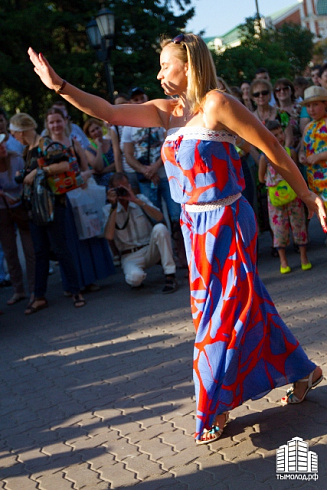 Hip-hop-джем под африканские барабаны