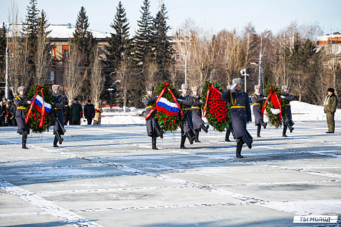 Возложение цветов в честь Дня Защитника Отечества 2025